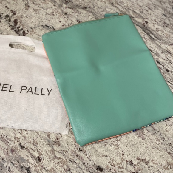 β¨π NEW ADORABLE RACHEL PALLY CLUTCH - Picture 6 of 6